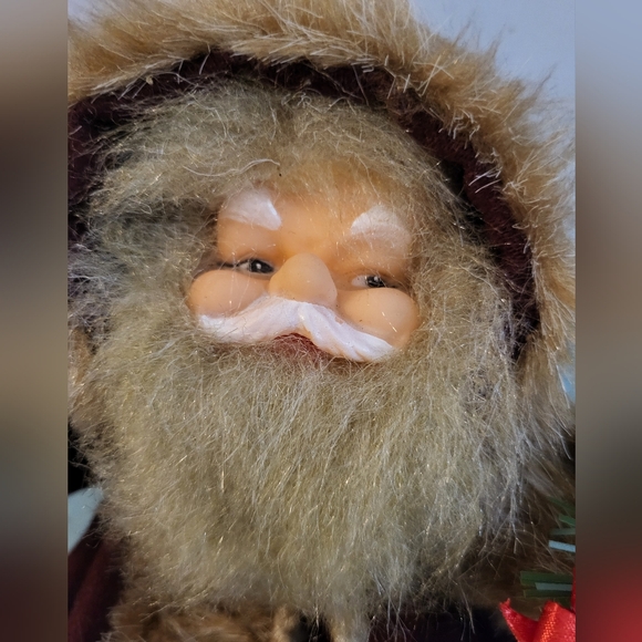 Vintage Folksy Santa Claus Figurine with Stick and Wreath Bottle Topper #256 - Picture 2 of 4